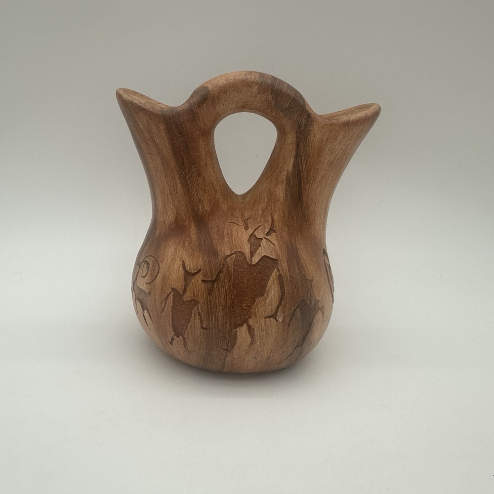 Binishtaa‎ Navajo Native American Pottery Wedding Vase Petroglyph Etched Signed